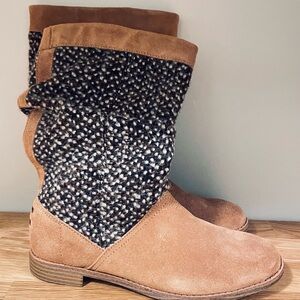 NWOT Tom’s Suede Boots
